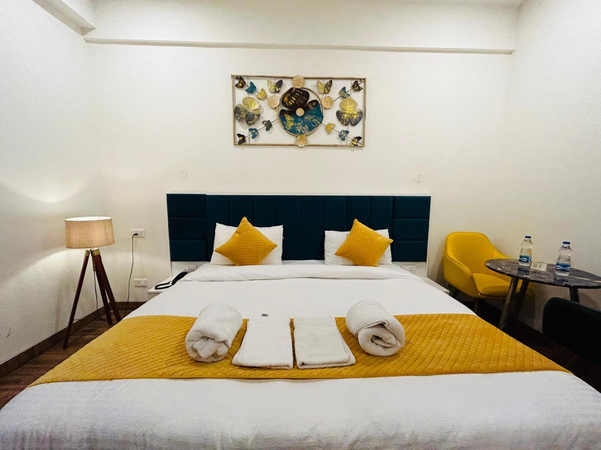 Amahi Inn Gurgaon Exterior photo