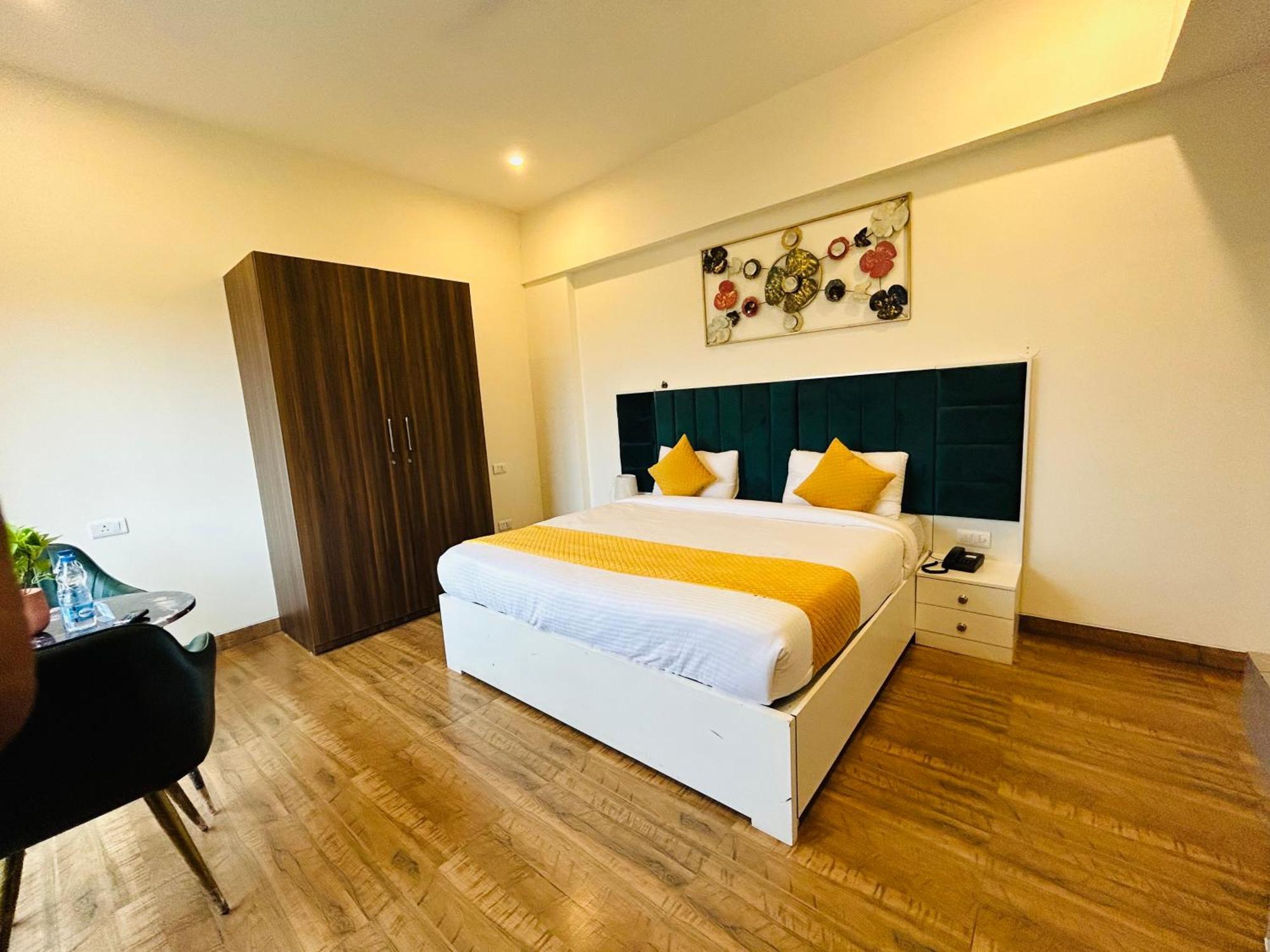 Amahi Inn Gurgaon Exterior photo